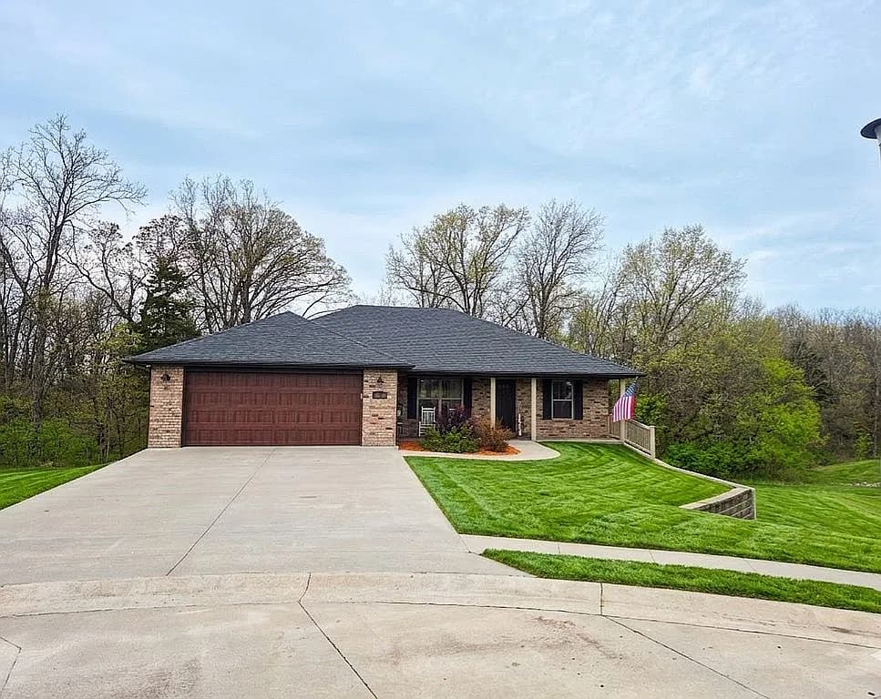 400 Zachary Ct — exterior photo