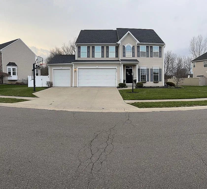 2729 Blue Ash Ave NW — exterior photo