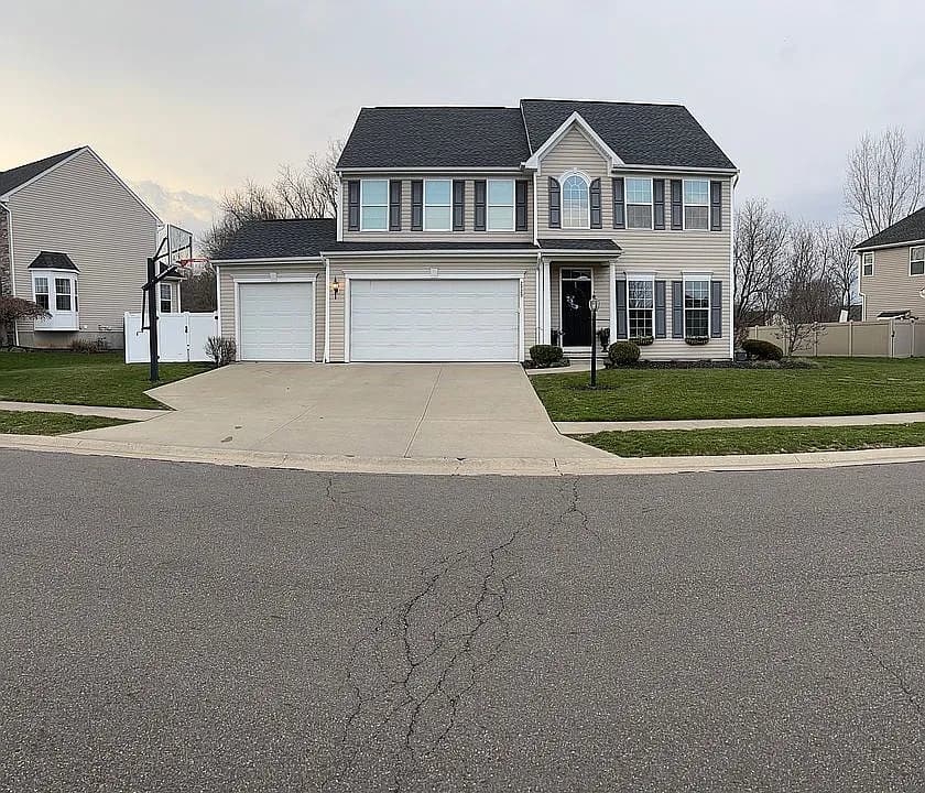 2729 Blue Ash Ave NW — exterior photo
