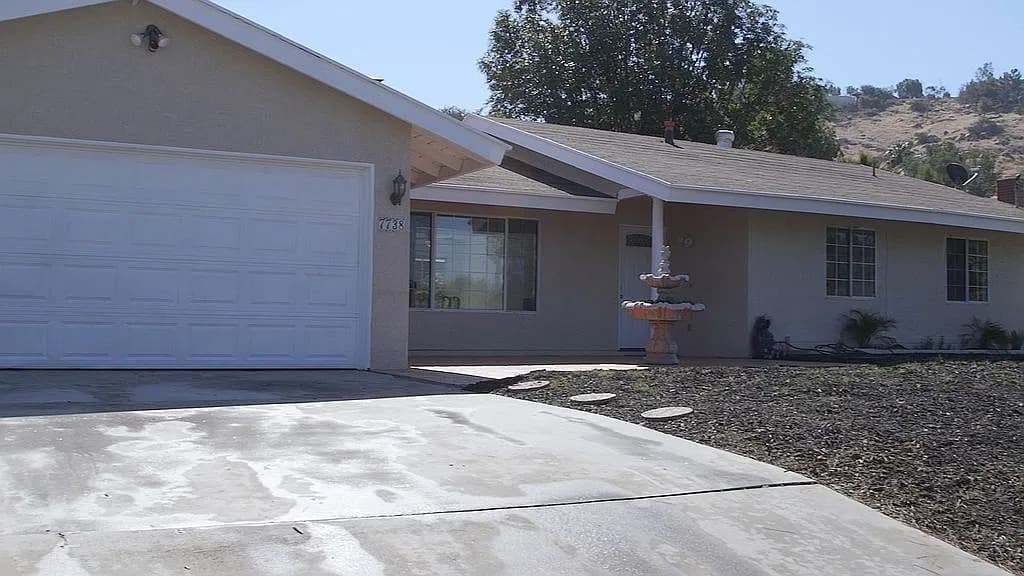 7738 Lakeside Dr — exterior photo