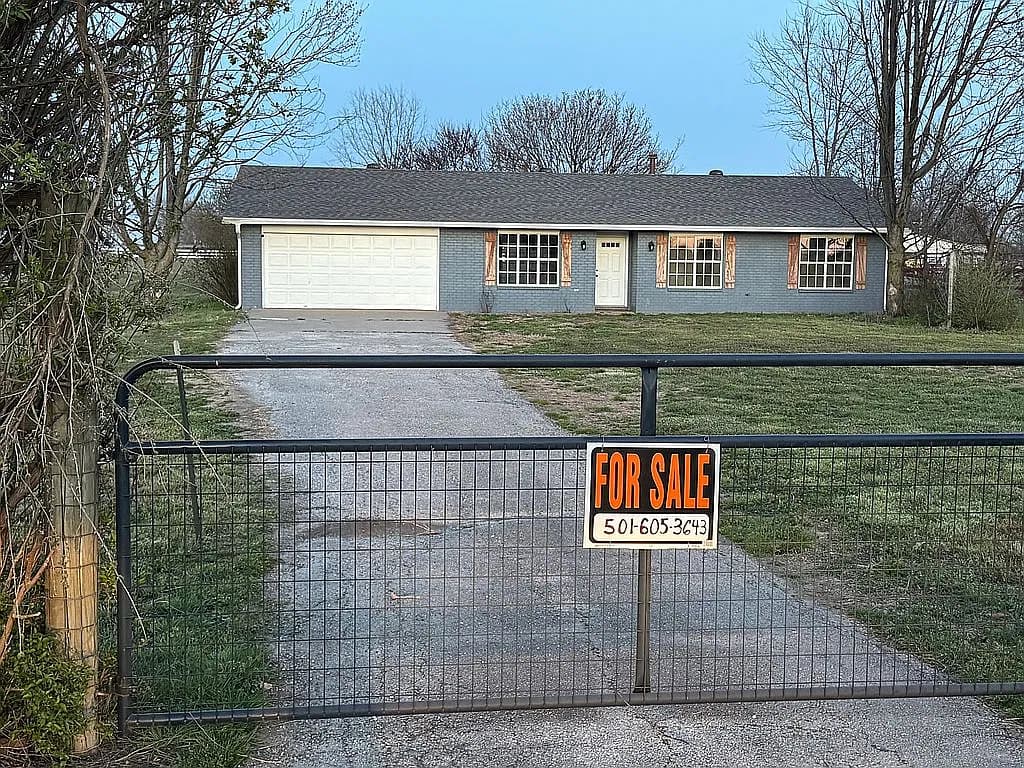 18576 Columbine Rd — exterior photo