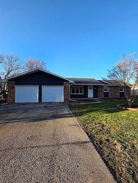 320 Northland Dr — exterior photo