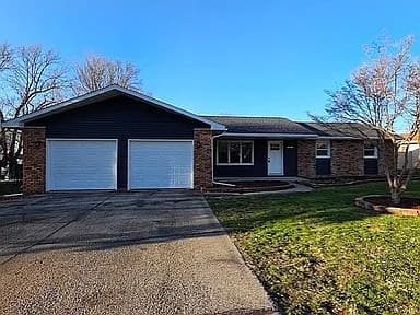 320 Northland Dr — exterior photo