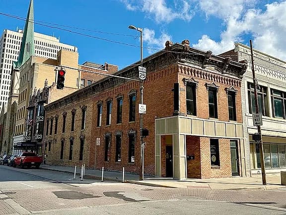 624 Adams St — exterior photo