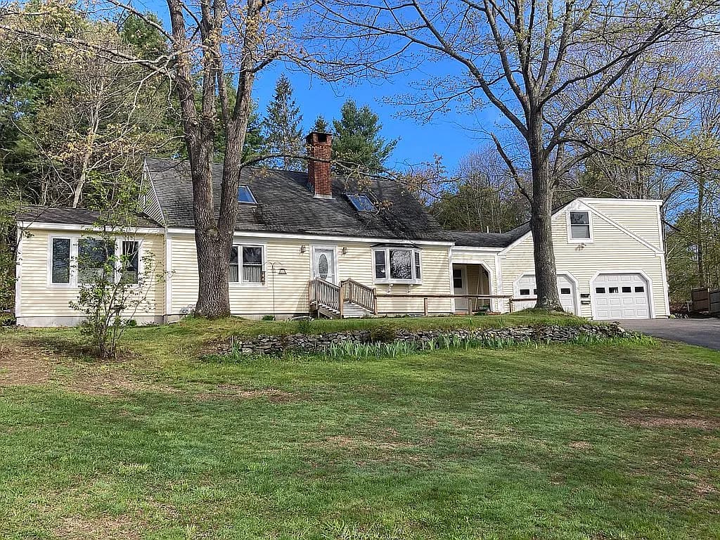 35 Libby Ave — exterior photo
