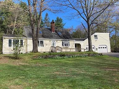 35 Libby Ave — exterior photo