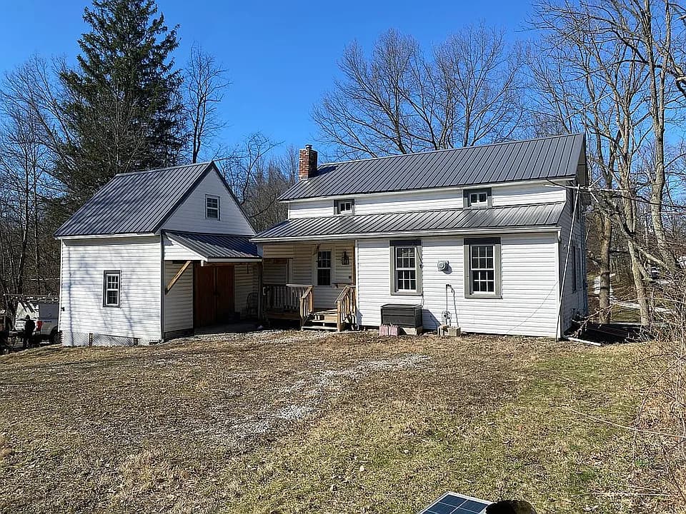 2818 Hayne Rd — exterior photo