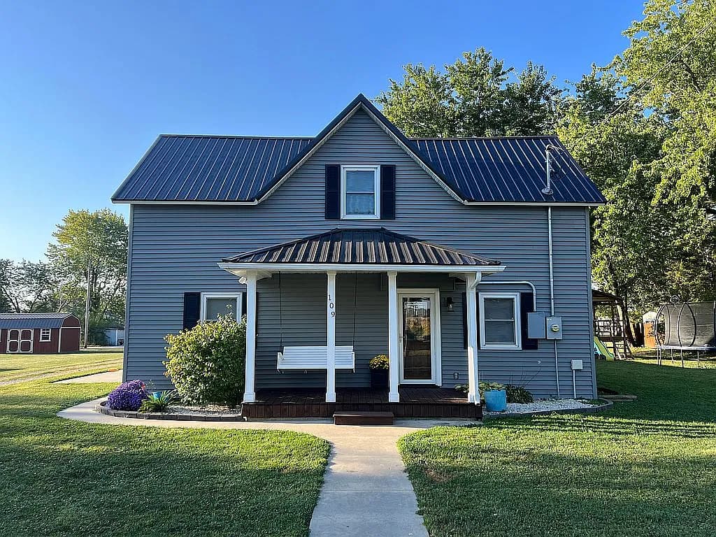 109 E Elm St — exterior photo