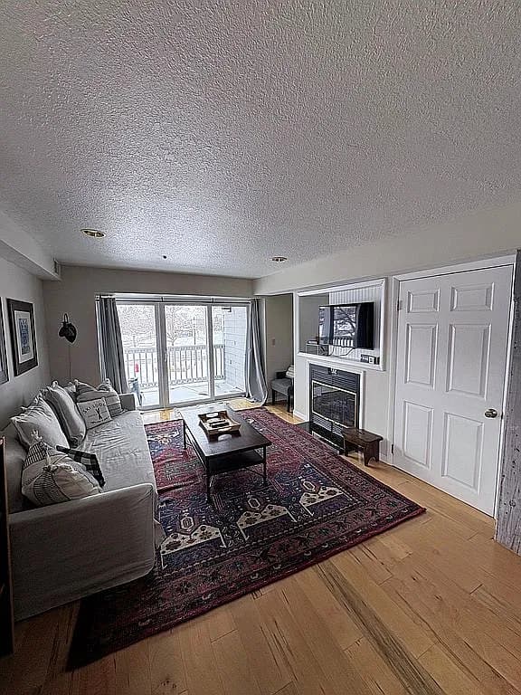 6 W Main St Suite 1 — exterior photo