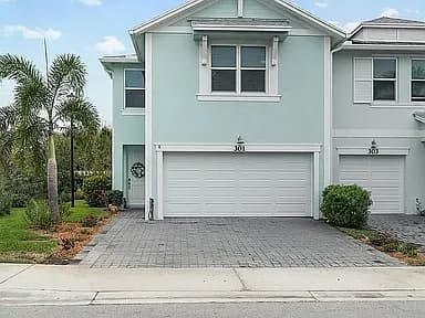 301 SE Halifax Ln — exterior photo