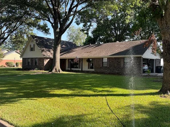 512 Gerald St — exterior photo