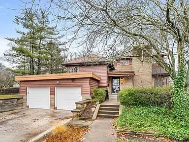 208 Garrison Ave — exterior photo
